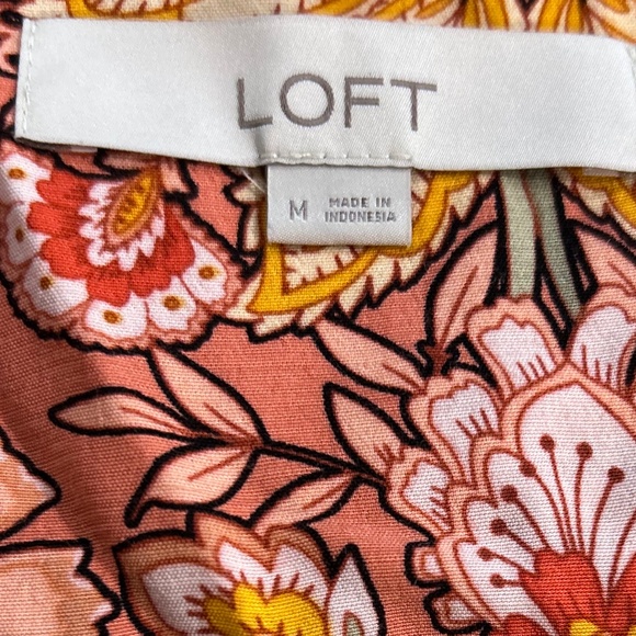 🦋Loft Floral Button Down Elastic Cuff Shirt - Picture 8 of 9